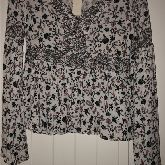blouse - Picture 2 of 5